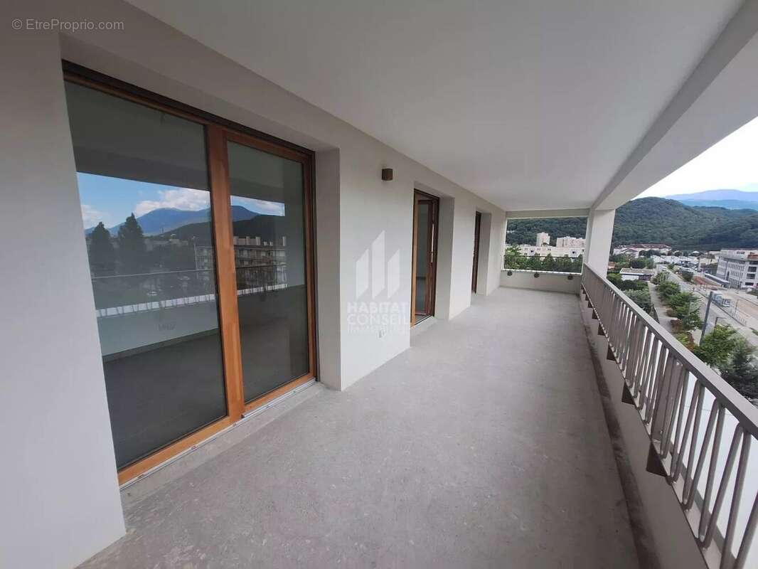 Appartement à LE PONT-DE-CLAIX