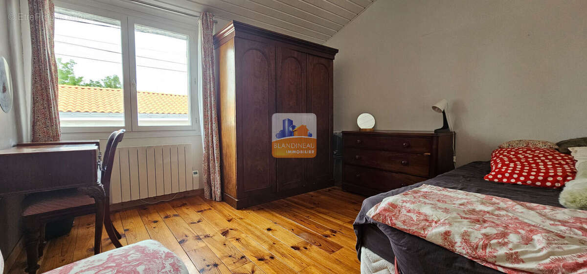 La montagne, en plein bourg, maison en pierre 4 chambres, terrain 345 m² - photo 13
