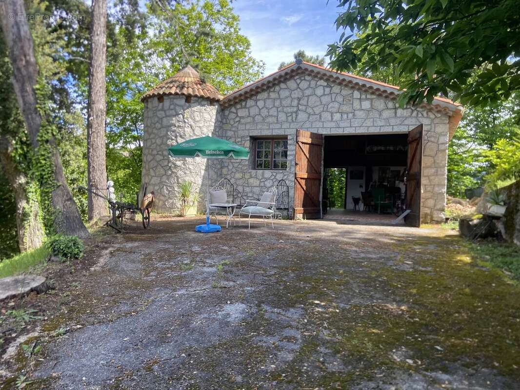 Maison à BERRE-LES-ALPES