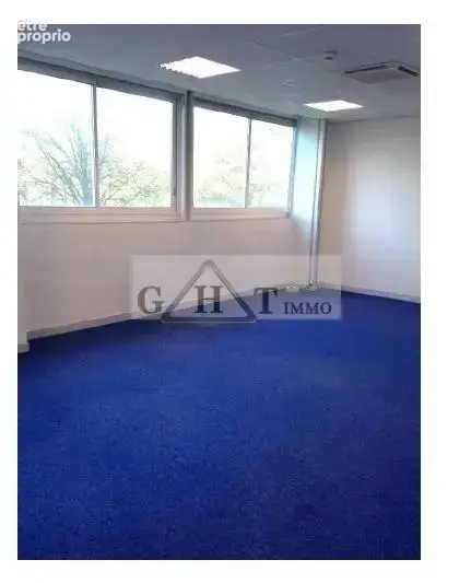 Immeuble de bureaux à vendre — BUC - photo 2