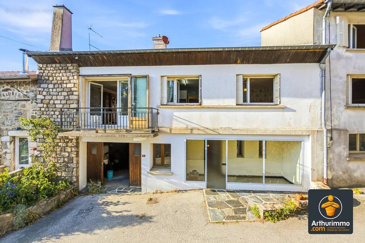 Maison à NOZIERES