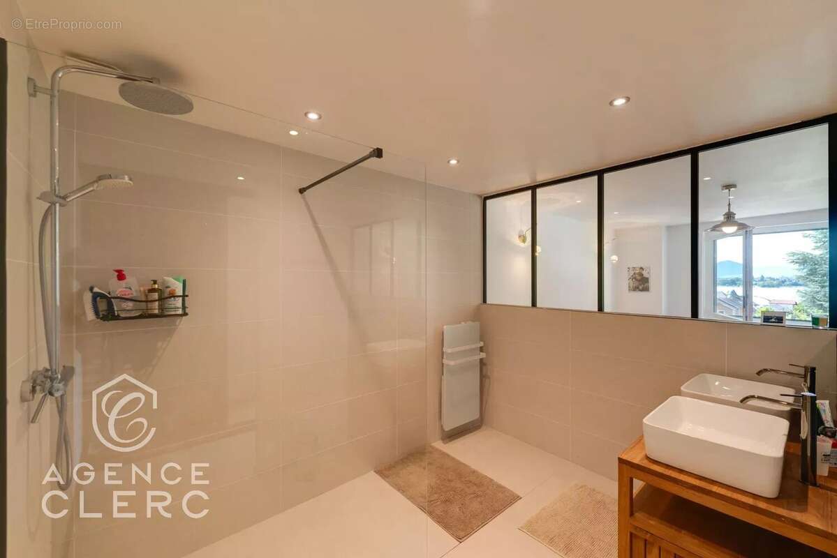 Appartement à VEYRIER-DU-LAC