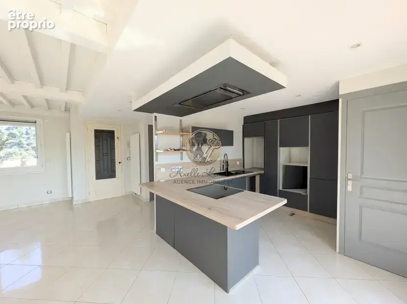 Lentilly   maison à fort potentiel à rénover   140,55 m2 habitables   terrain de 1 200 m2   piscine - photo 5