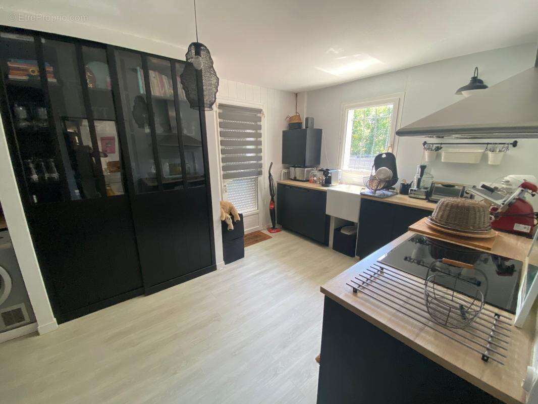 Villa COUP DE COEUR de 2002 de 173 m² avec Garage spacieux de 40 m² et Piscine - photo 12