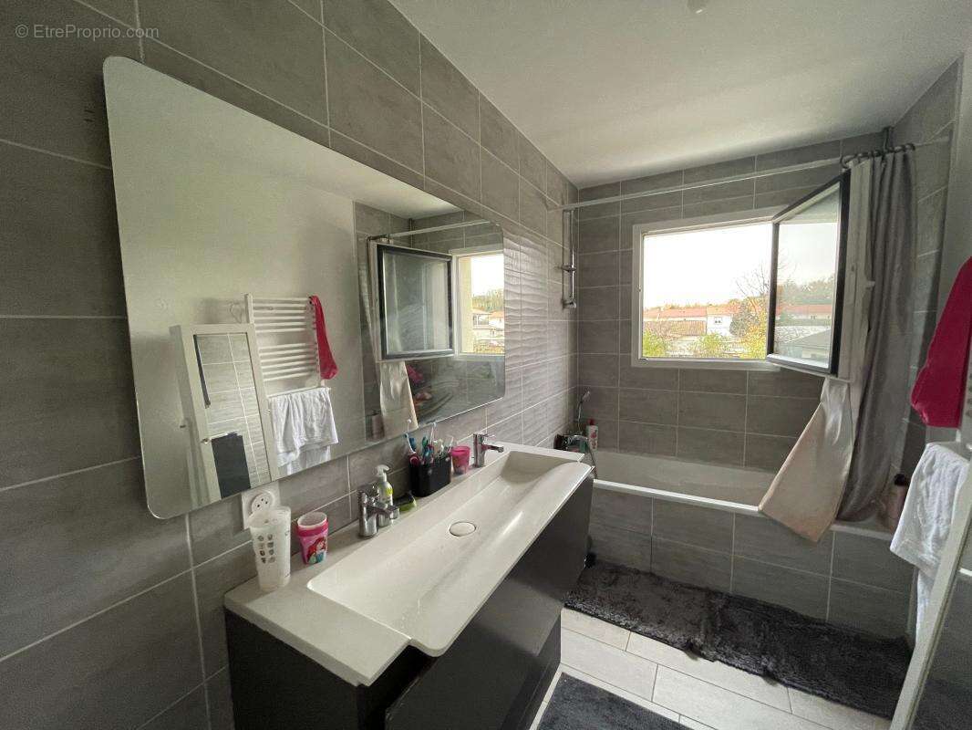 Maison à PONT-DE-CHERUY