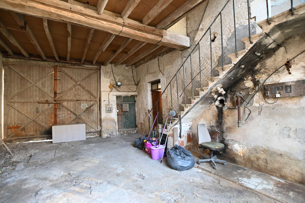 Belle opportunité de rénovation à Gy-l'Évêque - photo 2