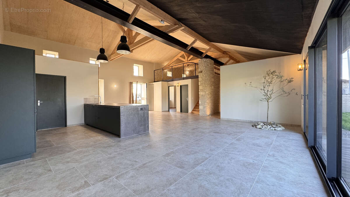 Maison à BARBEZIEUX-SAINT-HILAIRE