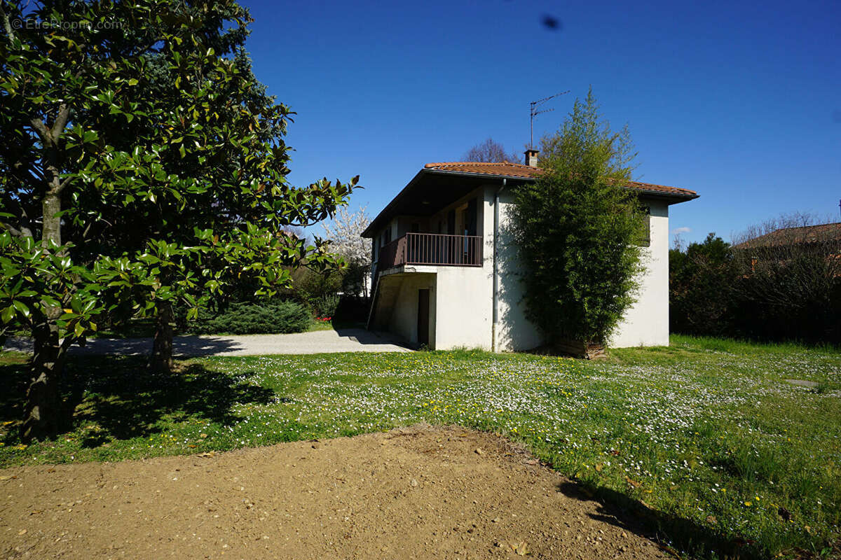 Maison à SAINT-GENIS-LAVAL