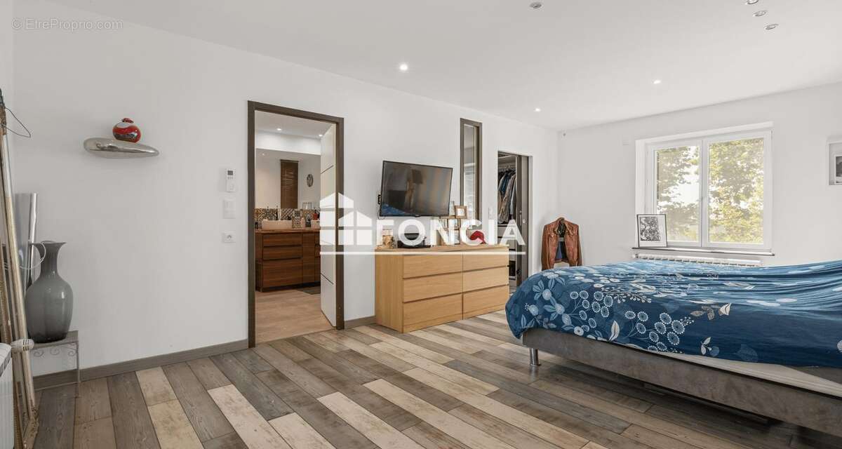 Domaine d'exception de 765 m² : résidence de prestige, gîtes et salle de réception sur 2,5 hectares - photo 7