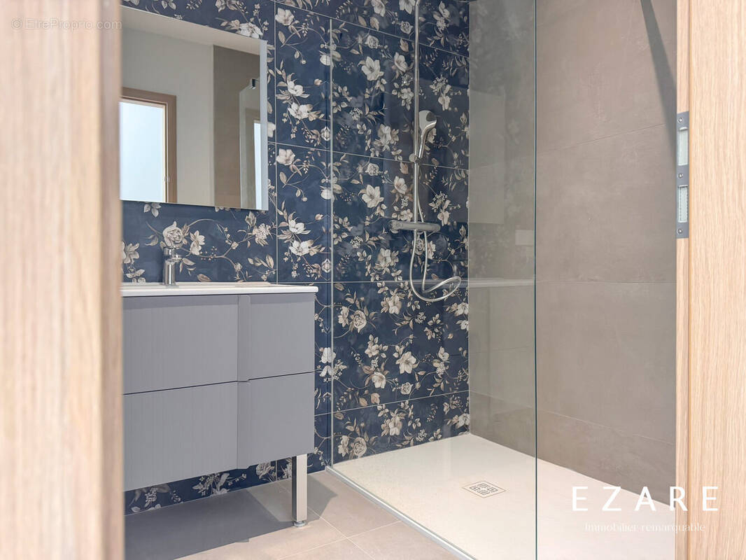 Salle d'eau  - Appartement à BEAUNE