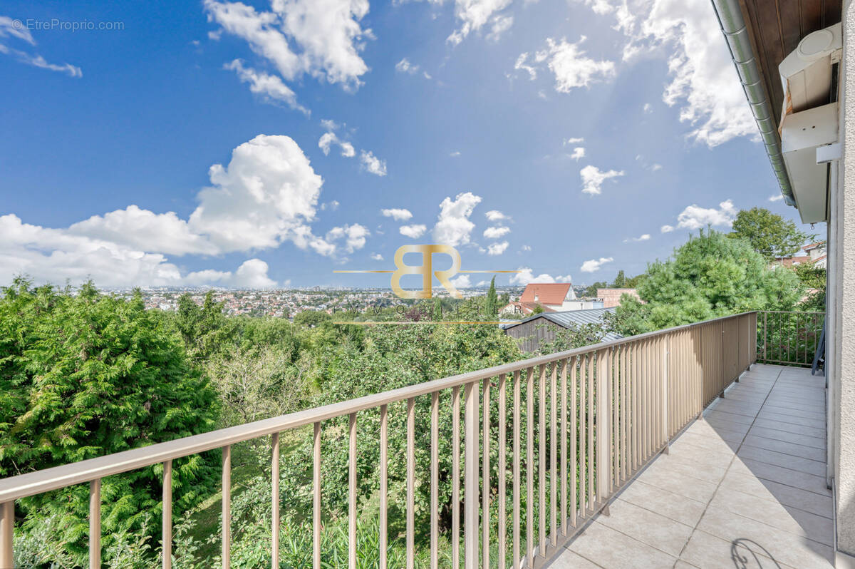 Maison à CHENNEVIERES-SUR-MARNE