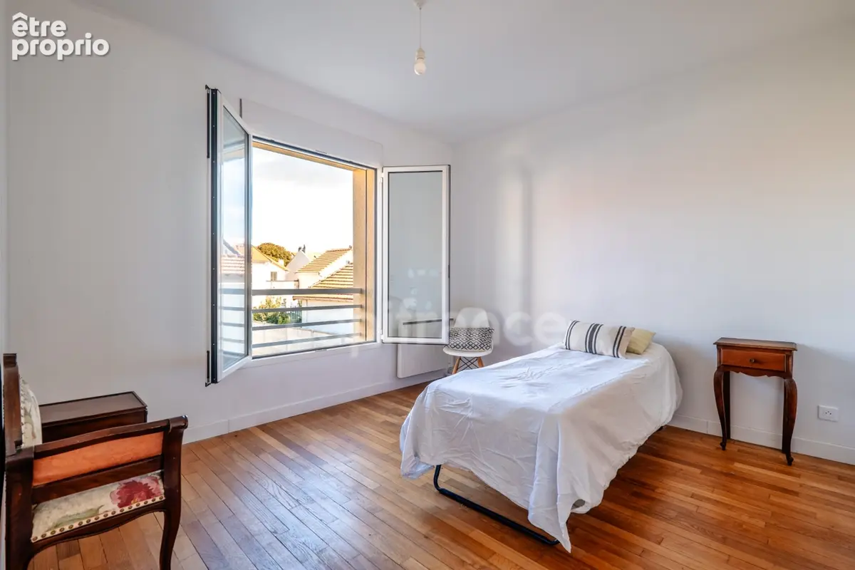Versailles, A VENDRE MAISON RENOVEE  de 110 m2 au sol- 4 chambres- JARDIN- CALME et proximité des commodités - photo 11