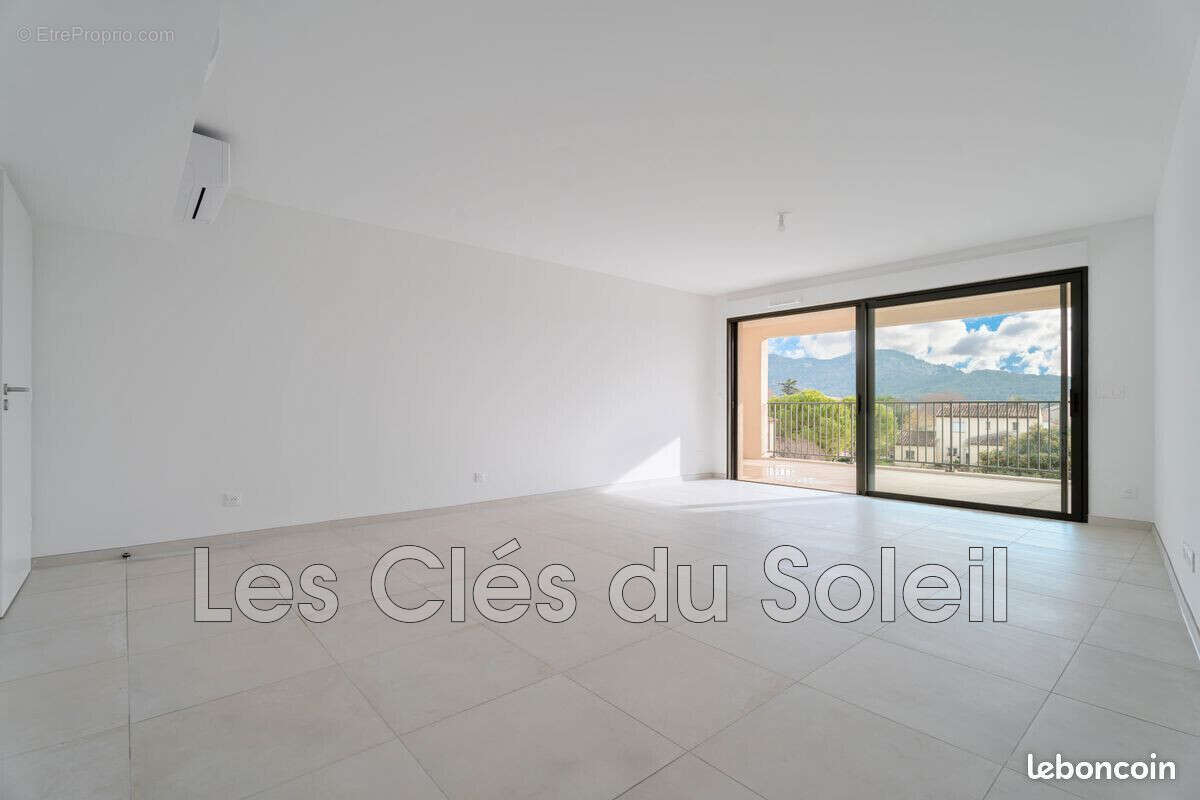 Appartement à LA CRAU