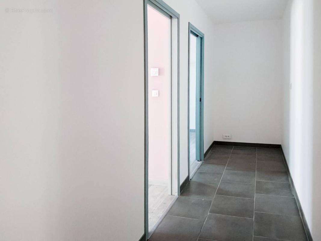 Vente appartement T5 et grand garage à Lespignan - photo 4
