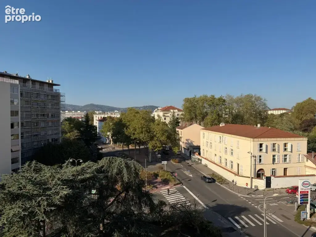 LYON 4 - Secteur Clos Jouve - T3 de 77m² à rénover - photo 2