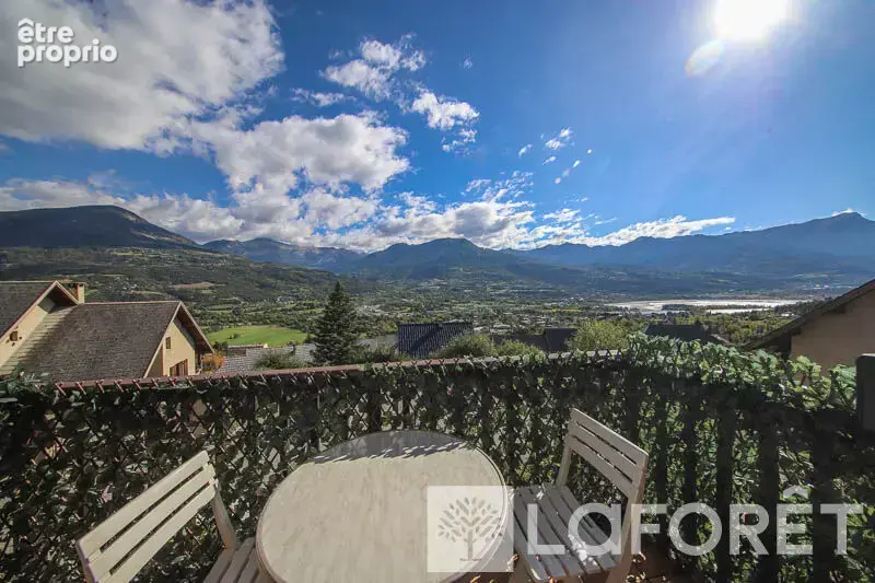 ** appartement type 2  - embrun - 2pièces  + cave - photo 1