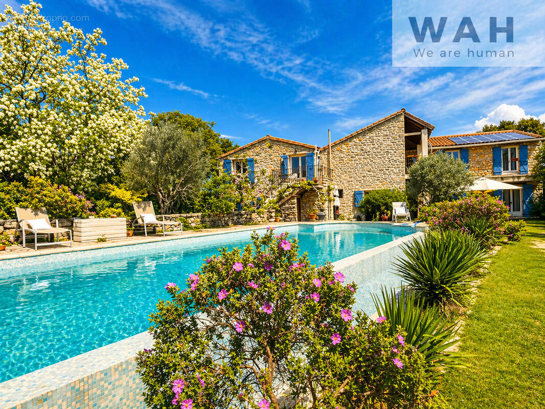 Mas de caractère  (maison + 3 gites) avec piscine et panneaux solaires - photo 3