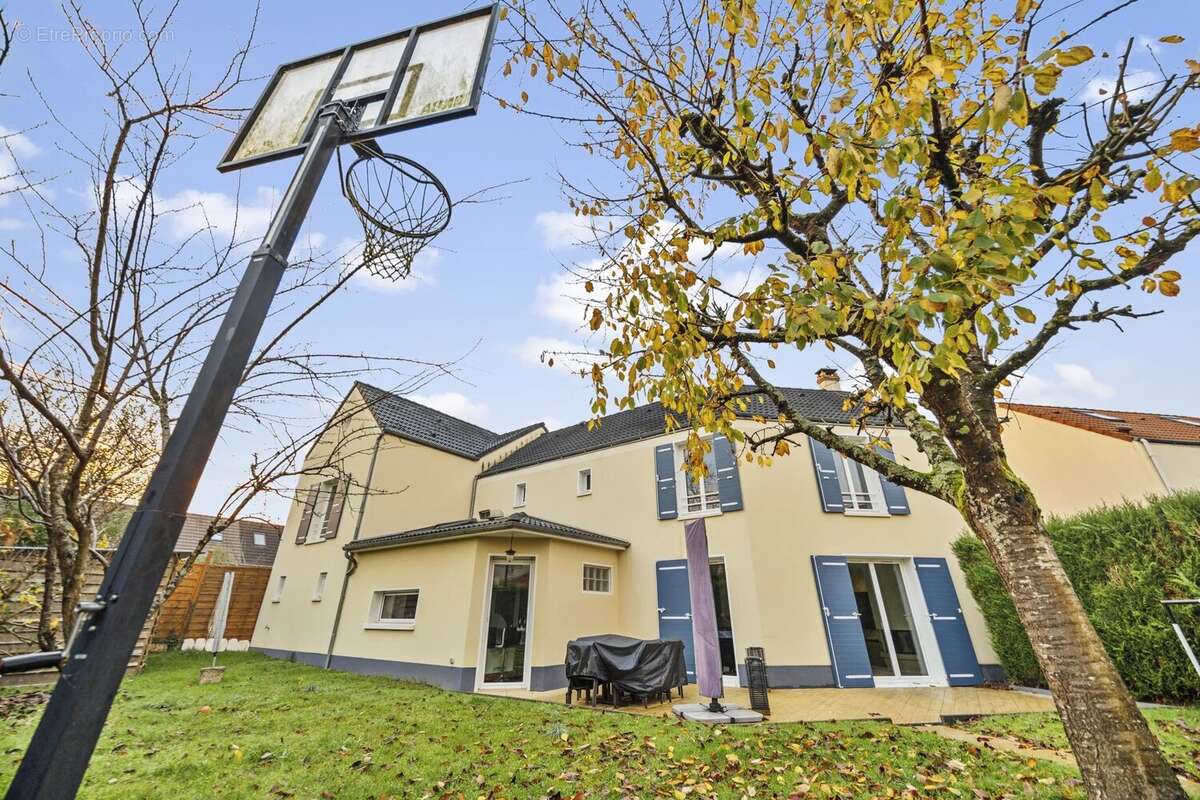 Maison à CHANTELOUP-EN-BRIE