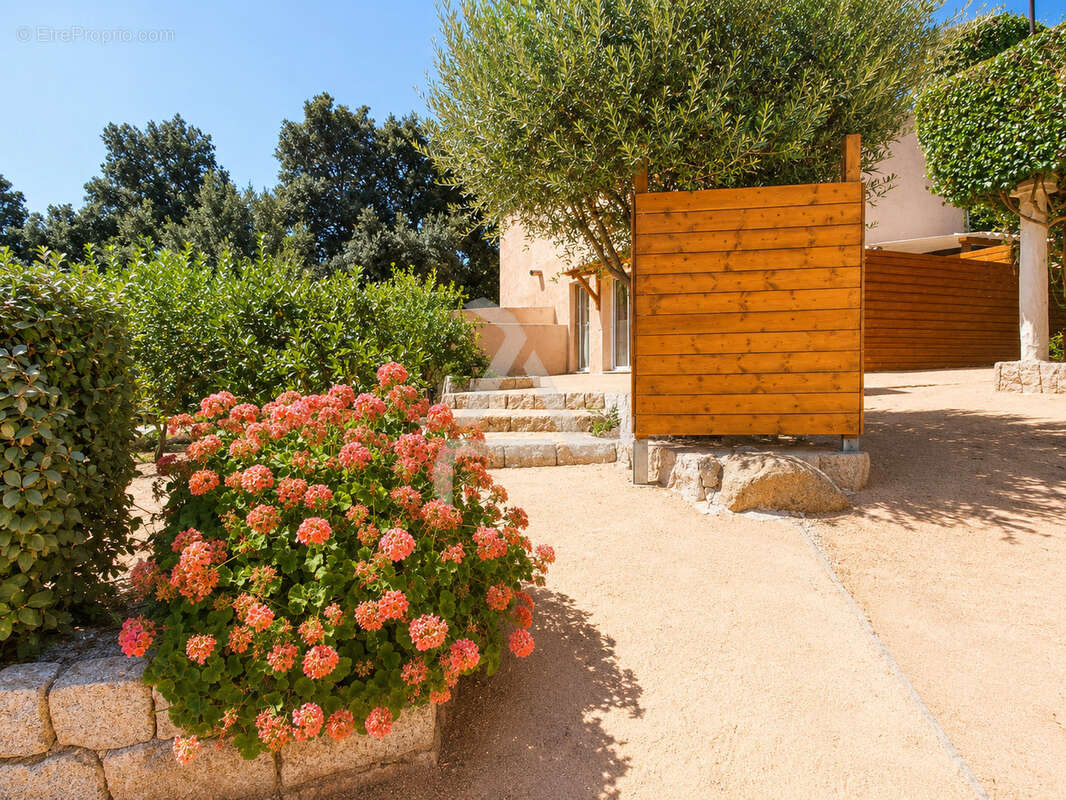 Appartement t2 de 61 m2 dans petite copropriété de charme à 20min de porto-vecchio - photo 2
