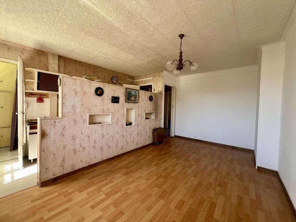 Séjour t3 avec balcon clairimmo blancarde - Appartement à MARSEILLE-4E
