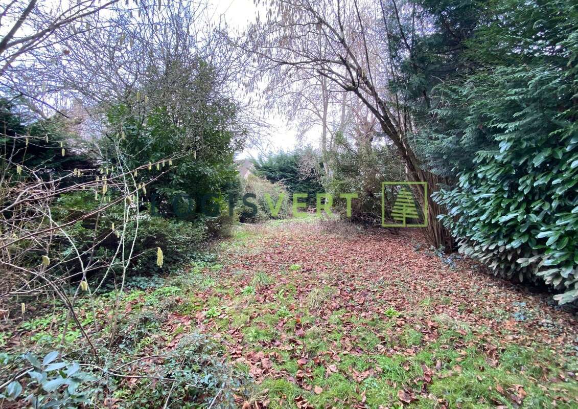 Terrain à VILLEBON-SUR-YVETTE