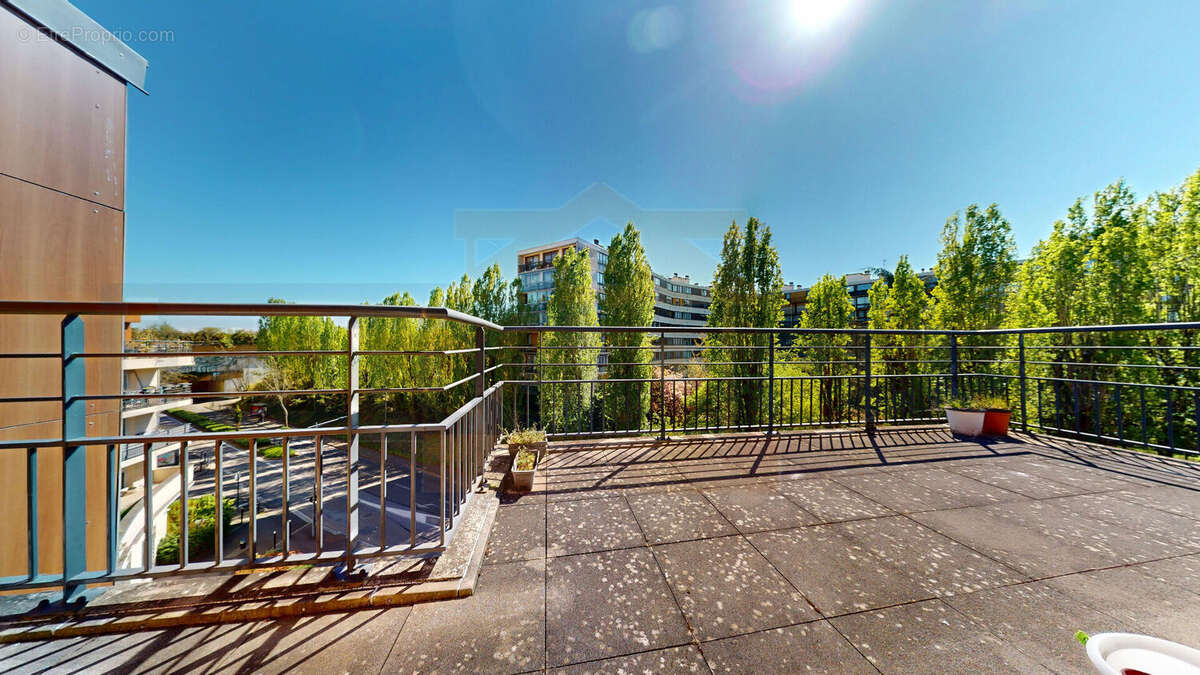 Appartement à FONTENAY-LE-FLEURY