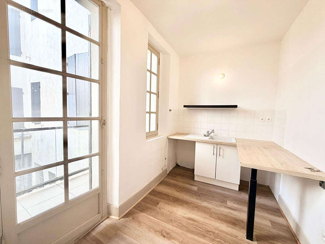 Appartement T3 proche des Halles avec terrasse - photo 2