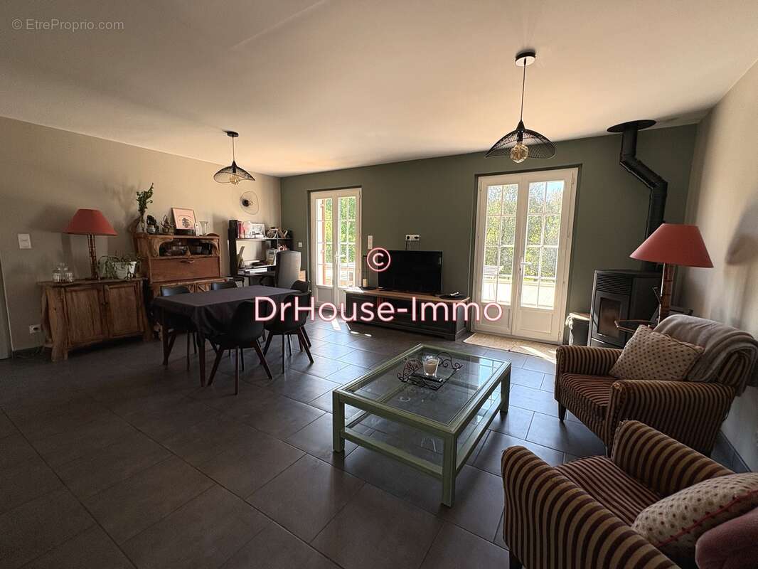 Maison à BOURDEILLES