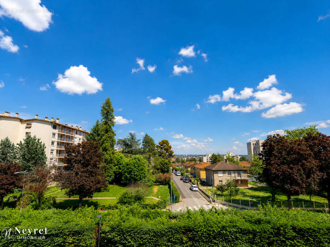 Appartement T5 en très bon état avec balcon, loggia et vue dégagée - photo 11