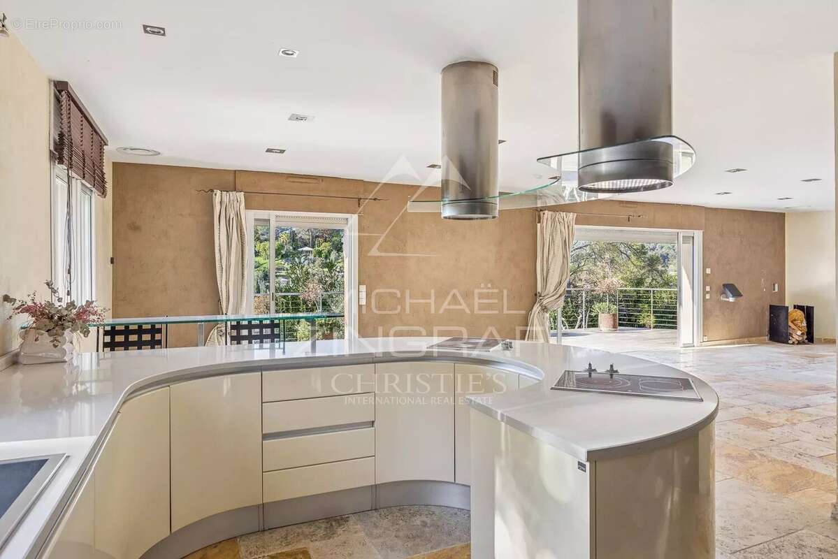 Maison à ROQUEFORT-LES-PINS