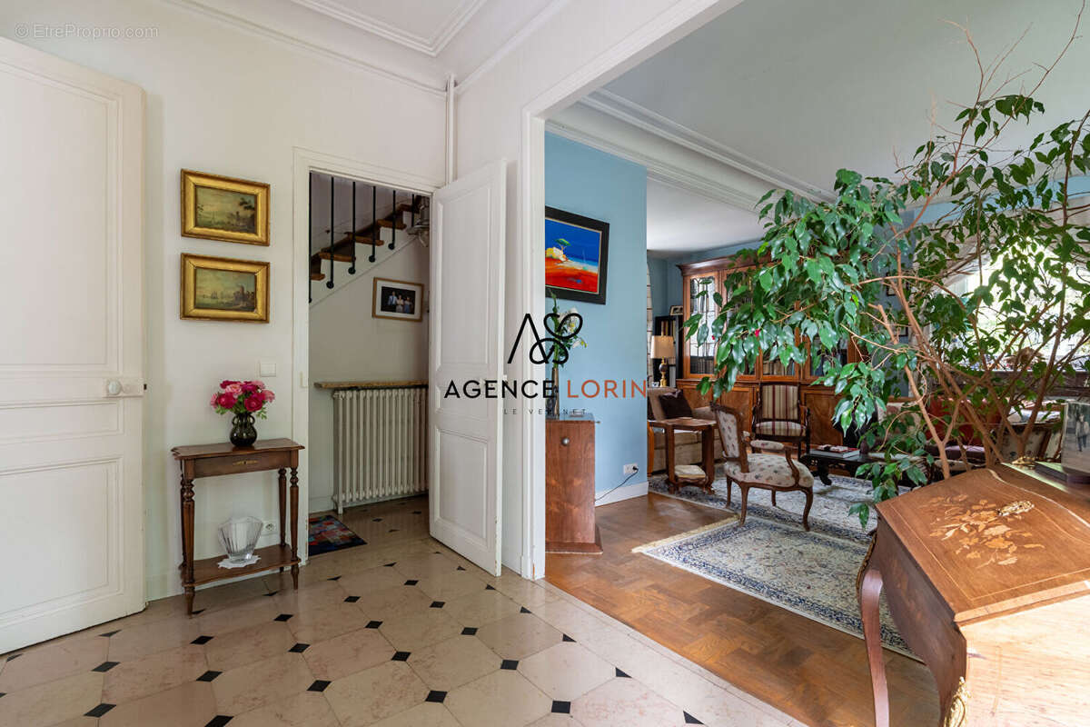 Maison Le Vésinet - 191 m² - 9 pièces - photo 4