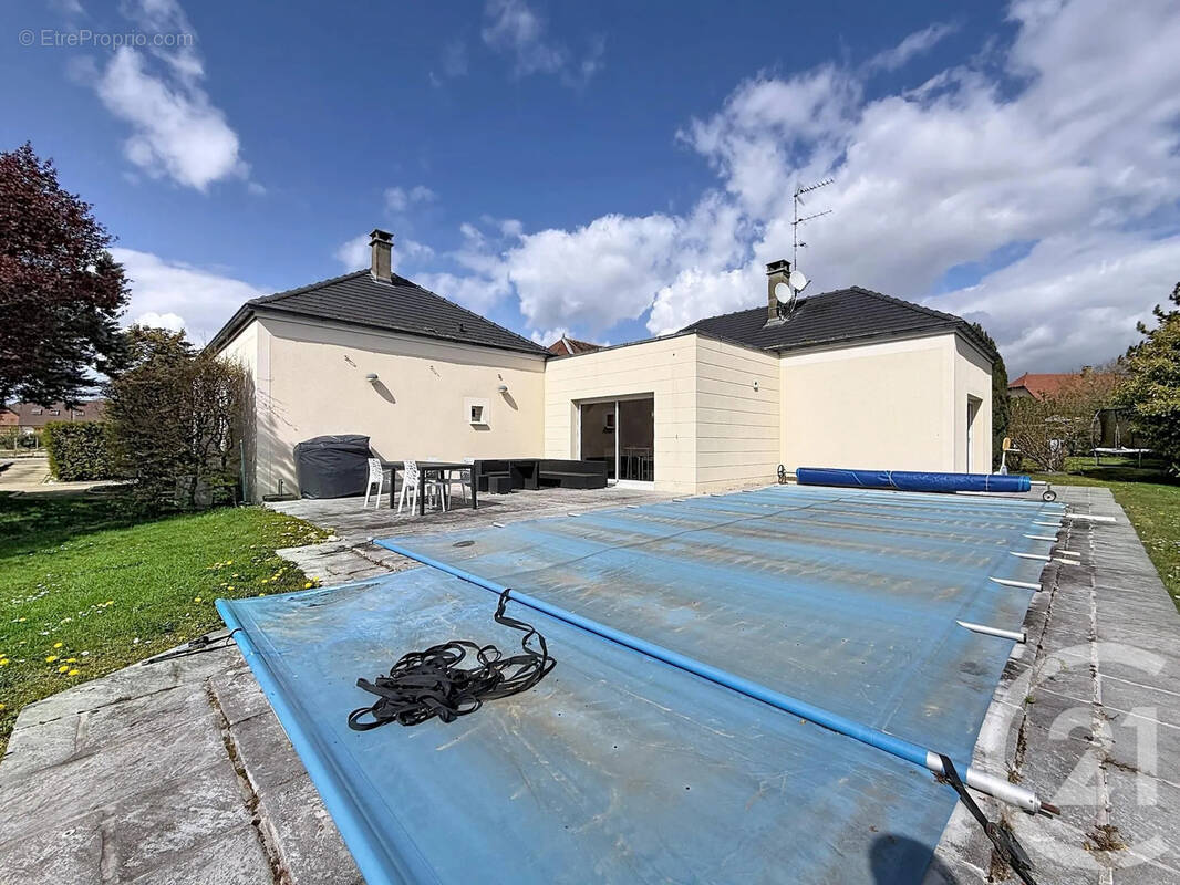 Maison à VILLECHETIF