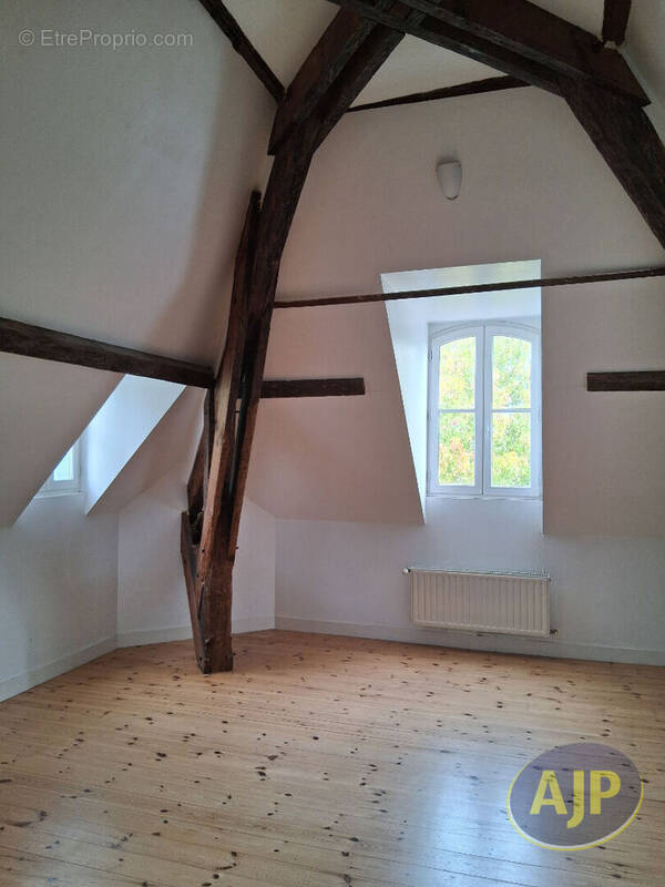 Maison à SAINT-JULIEN-BEYCHEVELLE