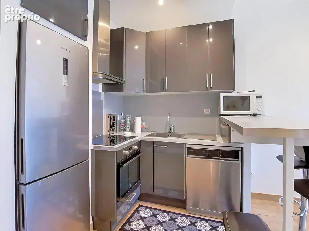 Toulon Le port (83000) Studio 25m² refait a neuf avec balcon - photo 5