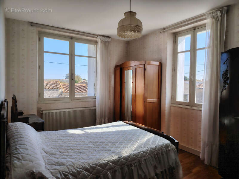 Maison à vendre 8 pièces ASSAIS LES JUMEAUX (79) - photo 7