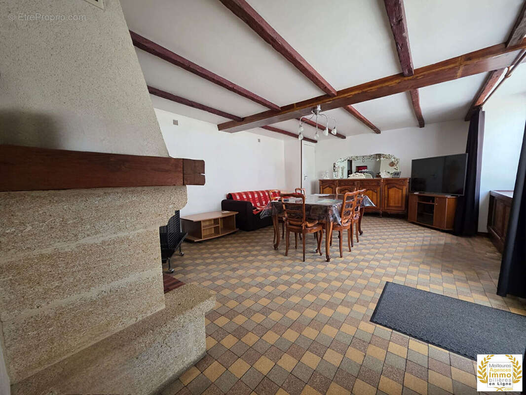 Maison à NEUFCHATEL-EN-SAOSNOIS