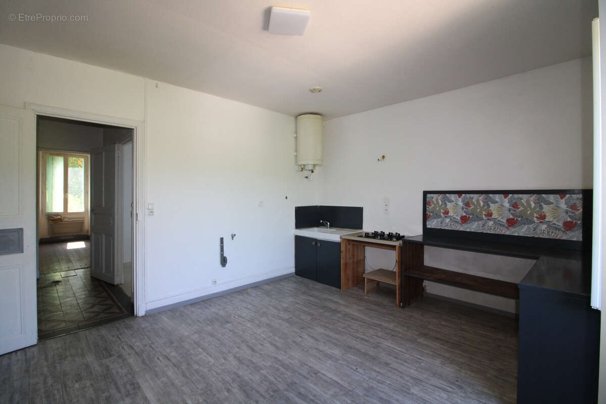 Appartement à SAINT-PAUL-LE-JEUNE