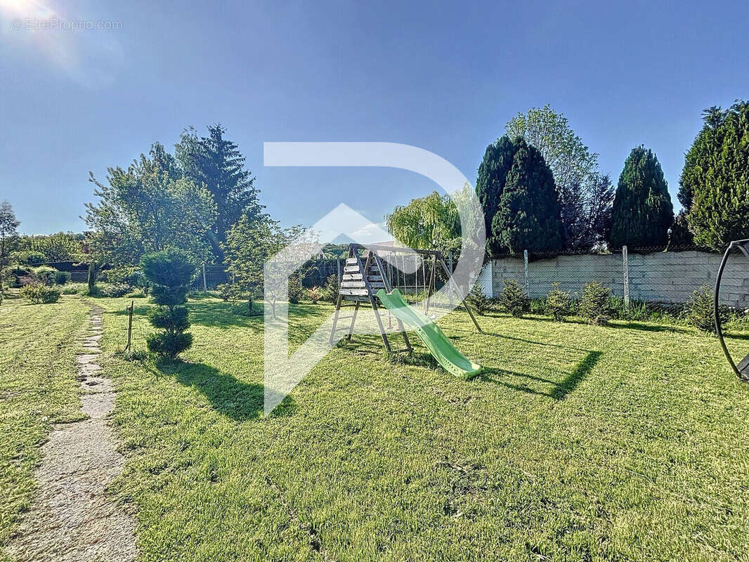 Maison à COURMELLES