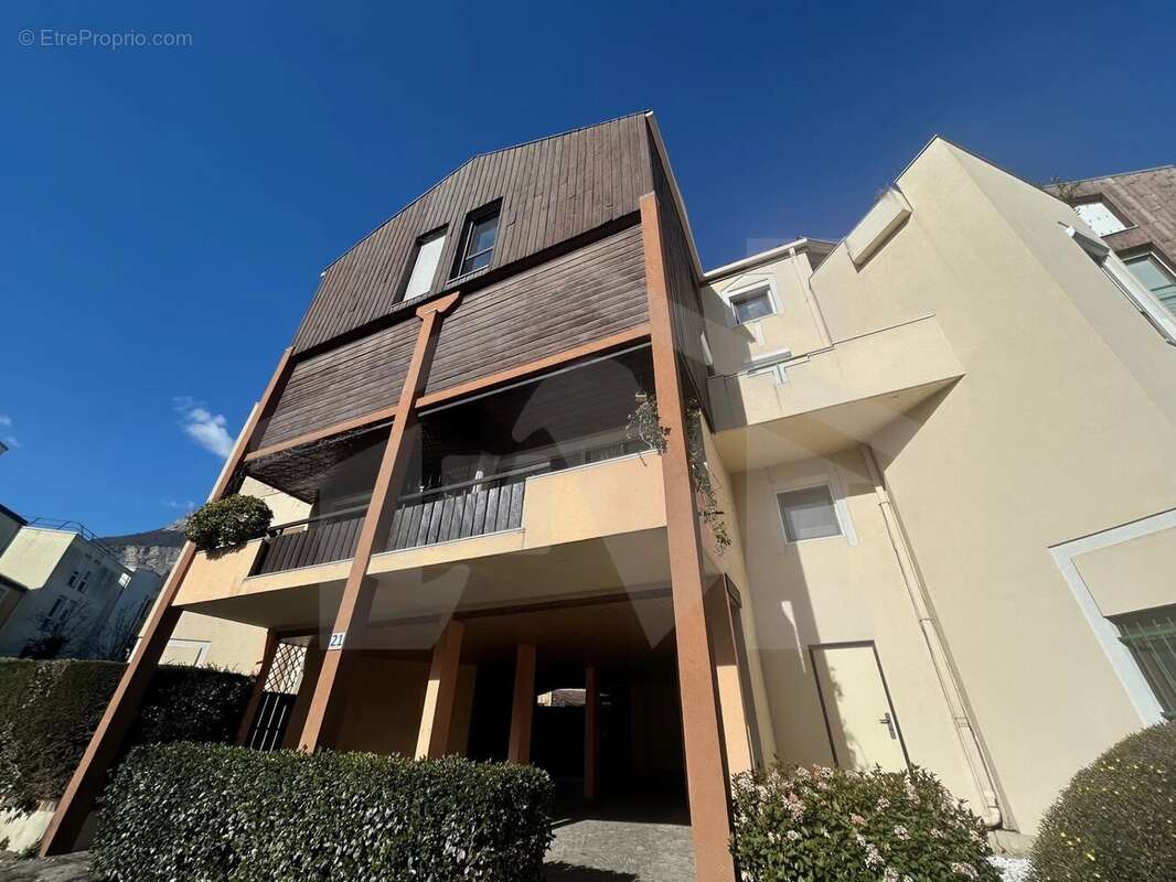 Appartement à MEYLAN