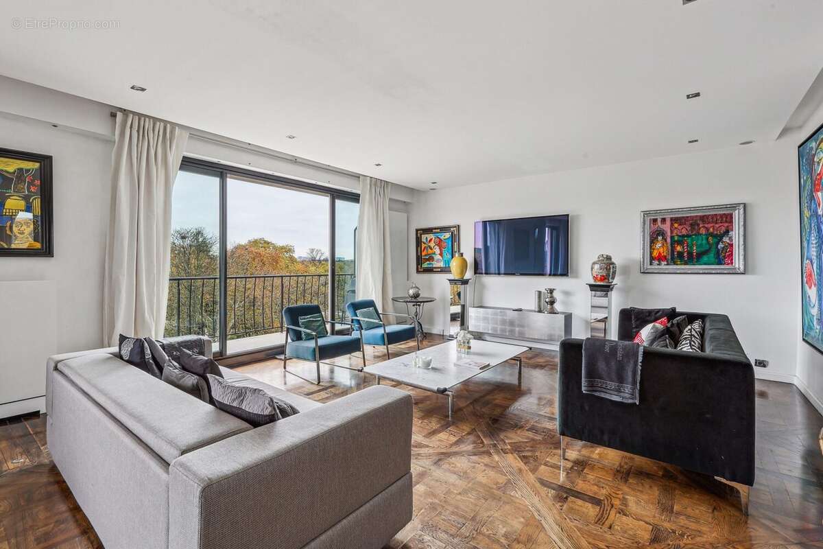 Appartement à NEUILLY-SUR-SEINE