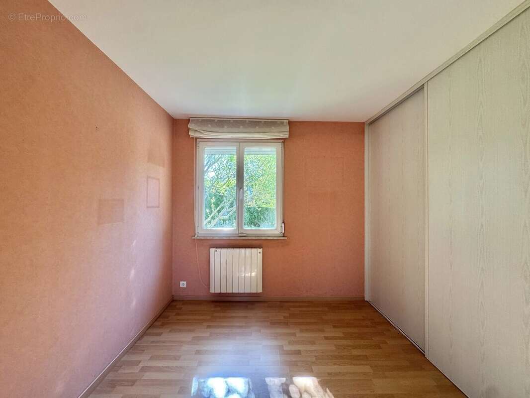 Maison à MONTREUX-JEUNE