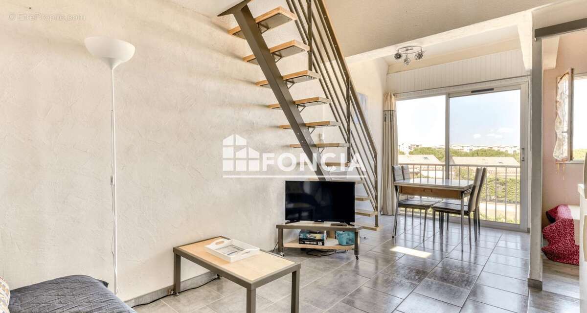 Superbe T2 Duplex rénové avec vue panoramique, piscine et parking privatif - photo 9