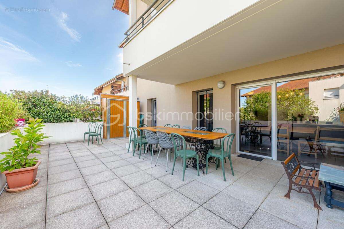 Joli T2 avec terrasse XXL / 2 stationnements privatifs - photo 8