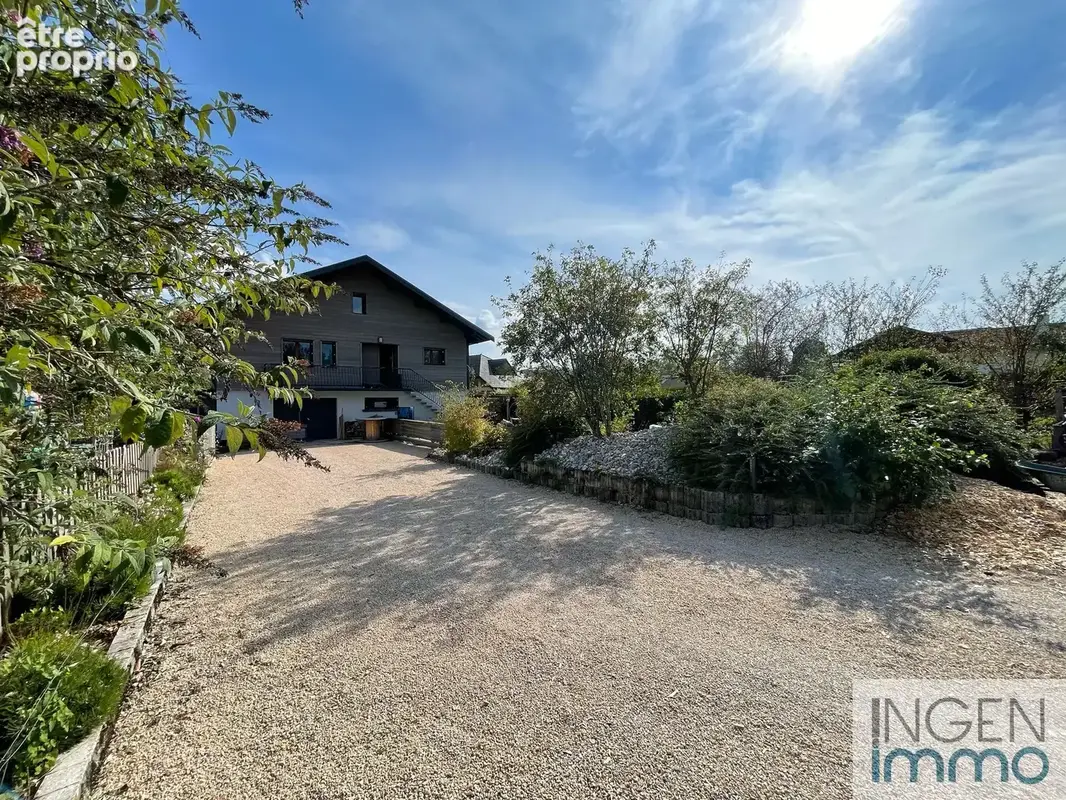 Maison avec piscine de type 5 commune de Groisy - photo 7
