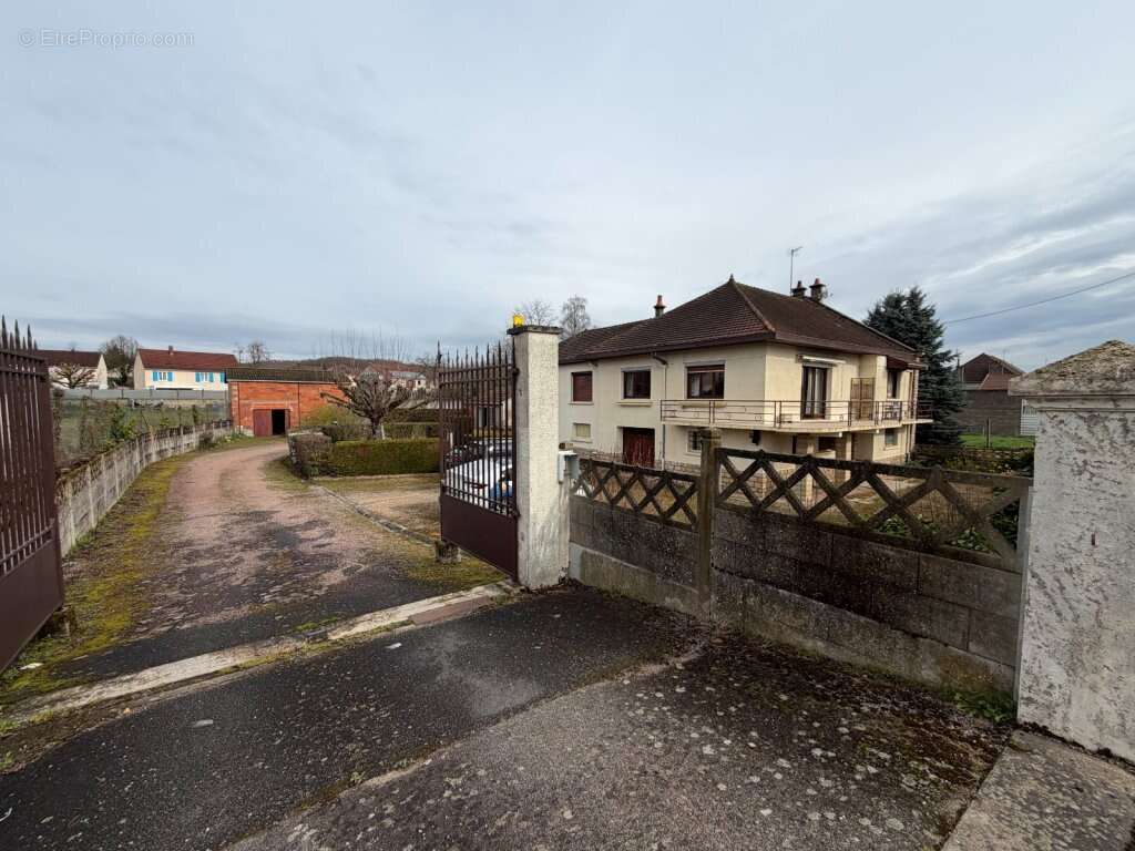 Maison à ECUISSES