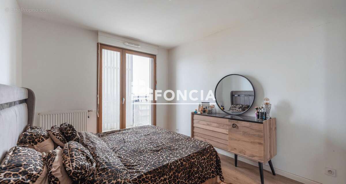 Appartement à VILLETANEUSE