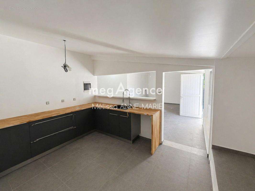 Maison à LES ABYMES