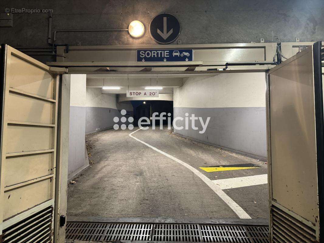 Parking couvert - photo 4