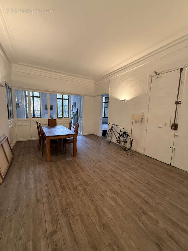 Appartement à MARSEILLE-6E