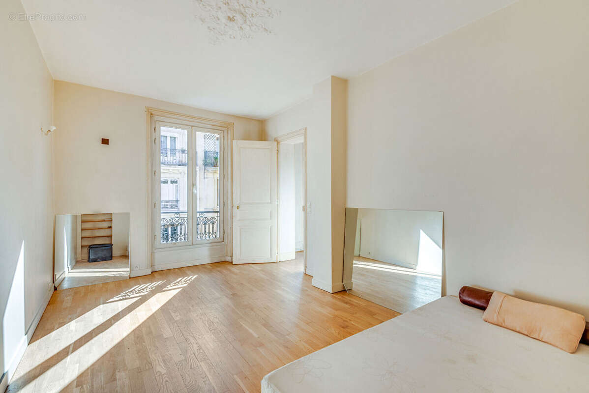 Appartement à PARIS-10E